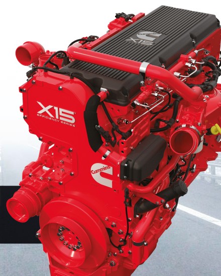 Motor Cummins X15 Efficiency Series de color rojo, diseñado para alto rendimiento y eficiencia.